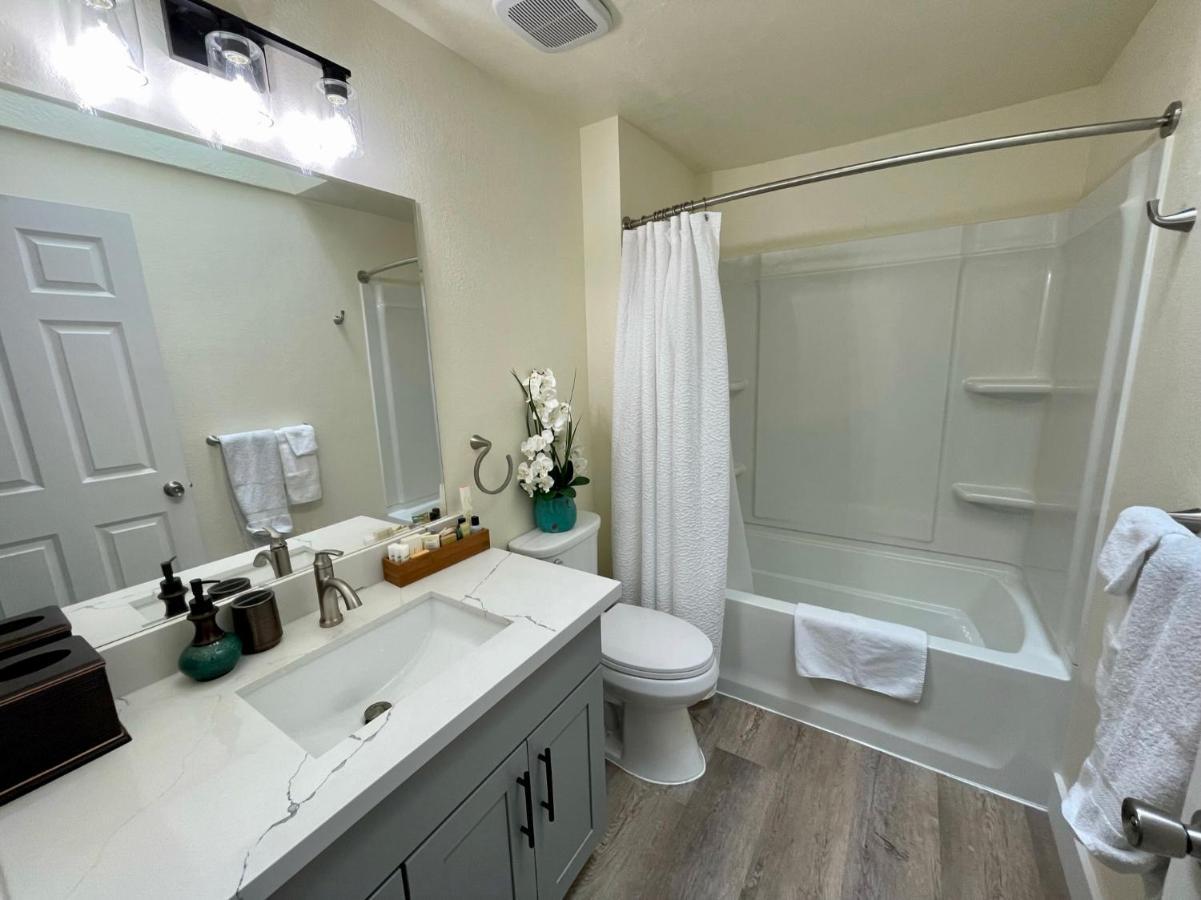 Tacoma 2 Bedrooms 1 Baths Sleep 5 With Compact Kitchen Luaran gambar